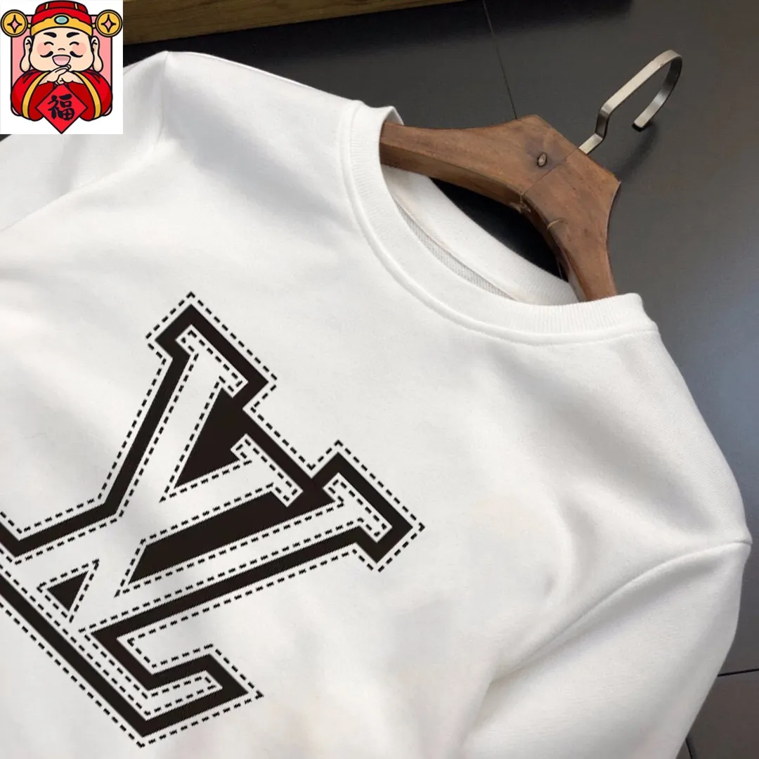 🅿️380 direct batch 2 [LV Louis Vuitton] (Fat Man Gospel) hot-selling suit is coming. Focus on the original version of the official website. 2025 new hot-selling sweatshirt suit. The original order is the best. 🇭🇰The meticulous work of top designers. Just for a fitting and perfect upper body effect. All-natural high-quality Roman cotton 100%, close-fitting comfort, noble and elegant! Original hardware embodies elegance and nobility! Counter size: M-5XL (maximum wear up to 220 pounds)